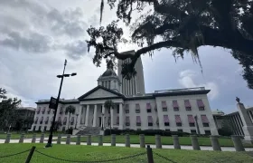 Capitolio estatal, cerrado debido a la llegada del huracán Idalia, en Tallahassee.