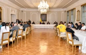 Imagen de la reunión del Presidente Petro con el gremio de taxistas.