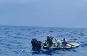 Los tres pescadores en alta mar en el sur de San Andrés