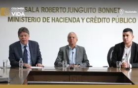 Bruce Mac Master, Ricardo Bonilla y Jonathan Malagón.
