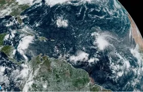 Tormenta tropical Philippe circulando por el Océano Atlántico. 