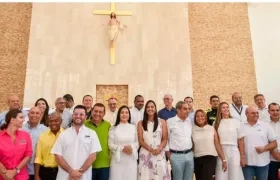 Los candidatos a la Gobernación del Cesar y la Alcaldía de Valledupar luego de firmar el pacto ético en la Catedral Ecce Homo