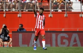 Luis Suárez festeja uno de sus tres goles ante el Almería. 
