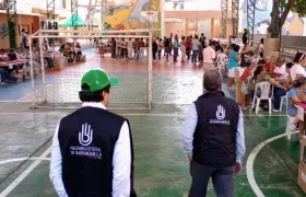 Funcionarios de la Personería en los puestos que han empezado a instalar en Barranquilla