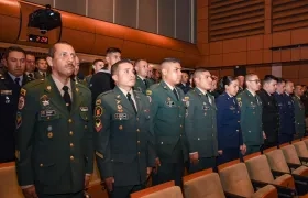 Uniformados que hicieron parte del diplomado en la Universidad de los Andes.