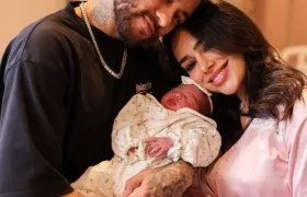 Neymar con Bruna Biancardi y su hija recién nacida. 