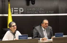 Magistrada Julieta Lemaitre y el presidente de la JEP, Roberto Vidal.
