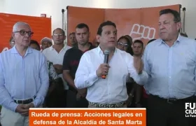El excandidato a la Alcaldía de Santa Marta por Fuerza Ciudadana, Jorge Agudelo, en la rueda de prensa