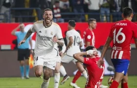Joselu celebra el cuarto gol del Real Madrid, marcado en su propia puerta por Savic. 
