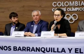  El exalcalde de Barranquilla, Jaime Pumarejo; el presidente del Comité Olímpico Colombiano, Ciro Solano, y la ministra del Deporte, Astrid Bibiana Rodríguez.