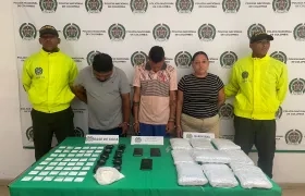 Les encontraron panelas de marihuana, 203 gramos base de coca, 106 gramos cocaína.
