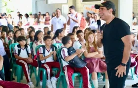 El alcalde Alex Char explicó a estudiantes de colegios distritales los alcances del programa de bilingüismo