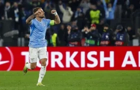 Ciro Immobile festeja tras marcar de pena máxima para el Lazio. 