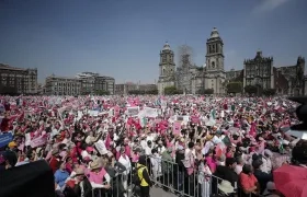   Miles de personas en la 'Marcha por nuestra Democracia' este domingo en la Ciudad de México.
