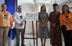 Ana Lucía Caicedo, viceministra de Conocimiento, Innovación y Productividad y Paola Amar, secretaria de Educación Distrital, entre otros