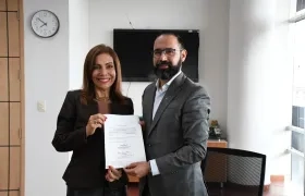 La nueva comisionada de la CREG, Fanny Guerrero, y el Ministro de Minas y Energía, Andrés Camacho.