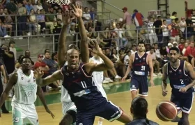 Ernesto Oglivie metió 19 puntos en el cuarto juego contra Toros del Valle.