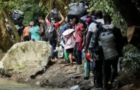 Migrantes pasando por la selva del Darién. 