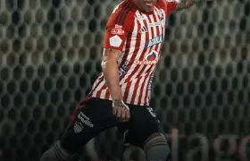 El defensor argentino Emanuel Olivera jugó el primer tiempo.
