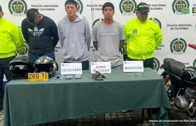 William Steven Grisales Salamanca, alias Palomo; Sebastián Gutiérrez Coronado, alias El Indio; y Brayan Alberto Paz Mosquera, alias ‘Tony’. 
