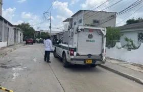 Personal de Policía Judicial durante una diligencia en el barrio San Luis.