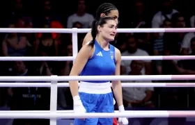 La italiana Angela Carini no aguantó el llanto tras su derrota ante Imane Khelif.