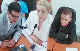 El abogado Diego Henao, la fiscal Lucy Marcela Laborde y el juez Hugo Carbonó. 