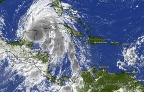 Bandas nubosas de la tormenta tropical Helene logran verse en un sector del Caribe colombiano. 