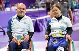 Los hermanos Leidy y Edilson Chica, medallistas de Colombia en los Juegos Paralímpicos de París.