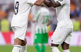 Kylian Mbappé y Vinicius Júnior, atacantes del Real Madrid.