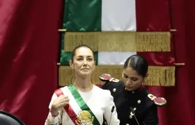 La Presidenta de México, Claudia Sheinbaum, recibe la banda presidencial.