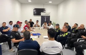 La reunión de las autoridades distritales con la Policía, Personería y Junior.