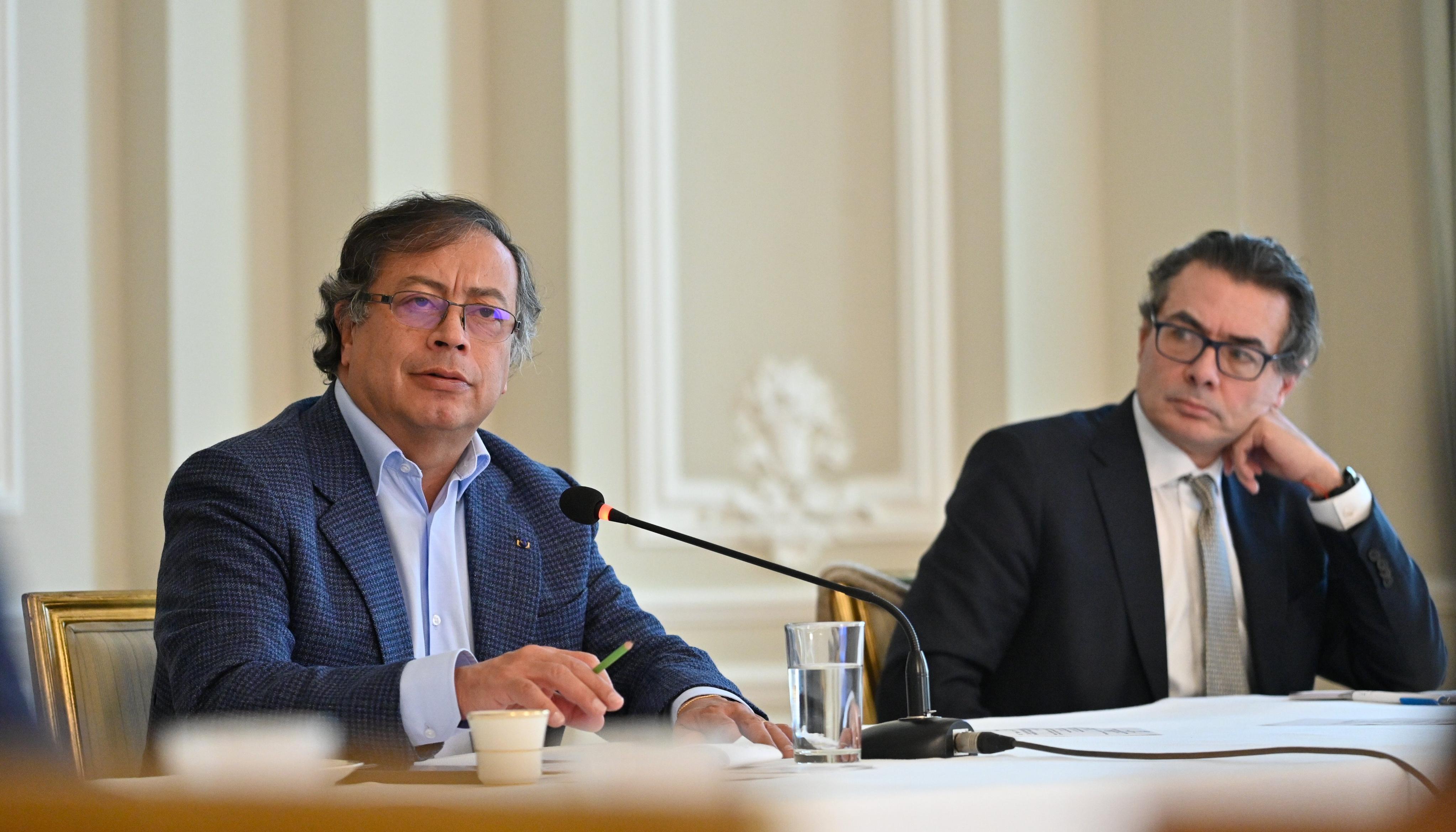 El presidente Petro y el ministro de Educación, Alejandro Gaviria, en un encuentro con 34 rectores de universidades.