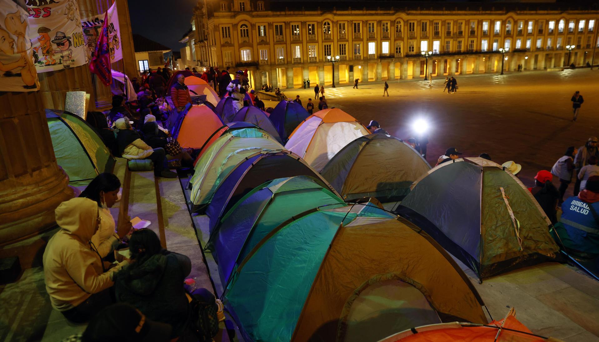Los manifestantes están acampando la noche de este martes en las afueras del Capitolio Nacional