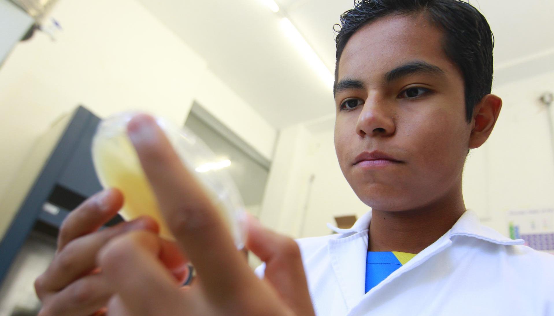 Ian Emanuel González Santos, el biólogo molecular más joven del mundo