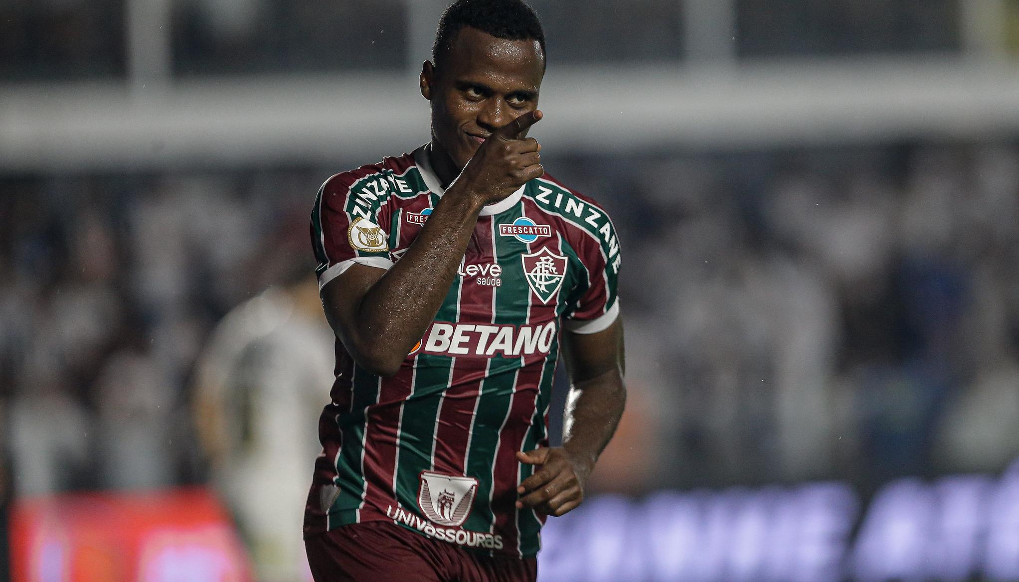 Jhon Arias celebra tras marcar el segundo gol de Fluminense contra Santos. 