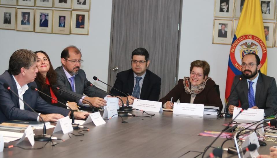 La Ministra de Trabajo, Gloria Inés Ramírez, presidió la mesa de negociaciones instalada hoy martes 28 de noviembre.