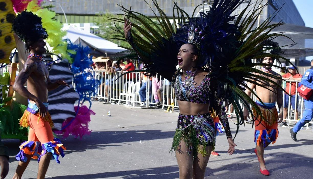 La ex reina de Carnaval, Natalia De Castro, bailando el mapalé.