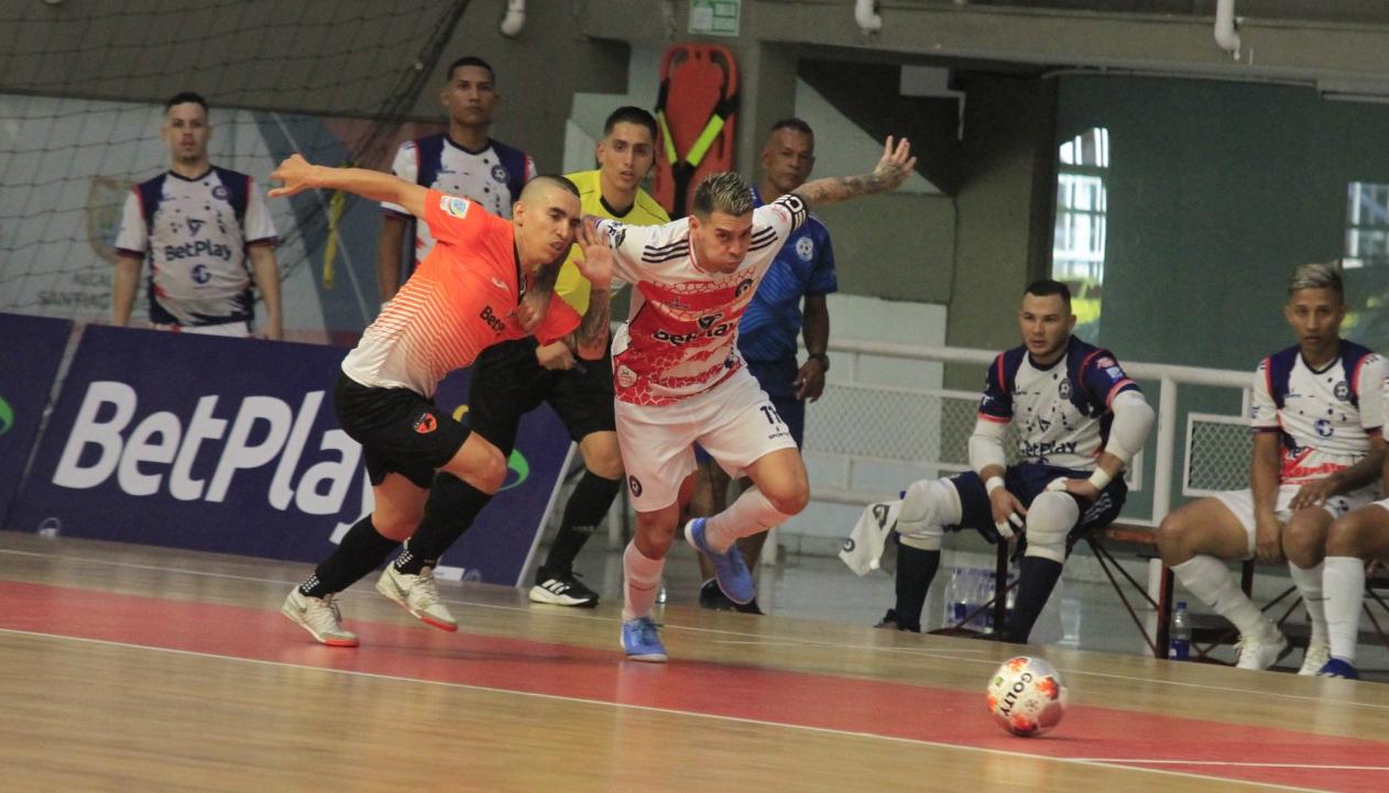 Acción del partido entre Independiente Barranquilla y Lyon de Cali, en semifinales. 