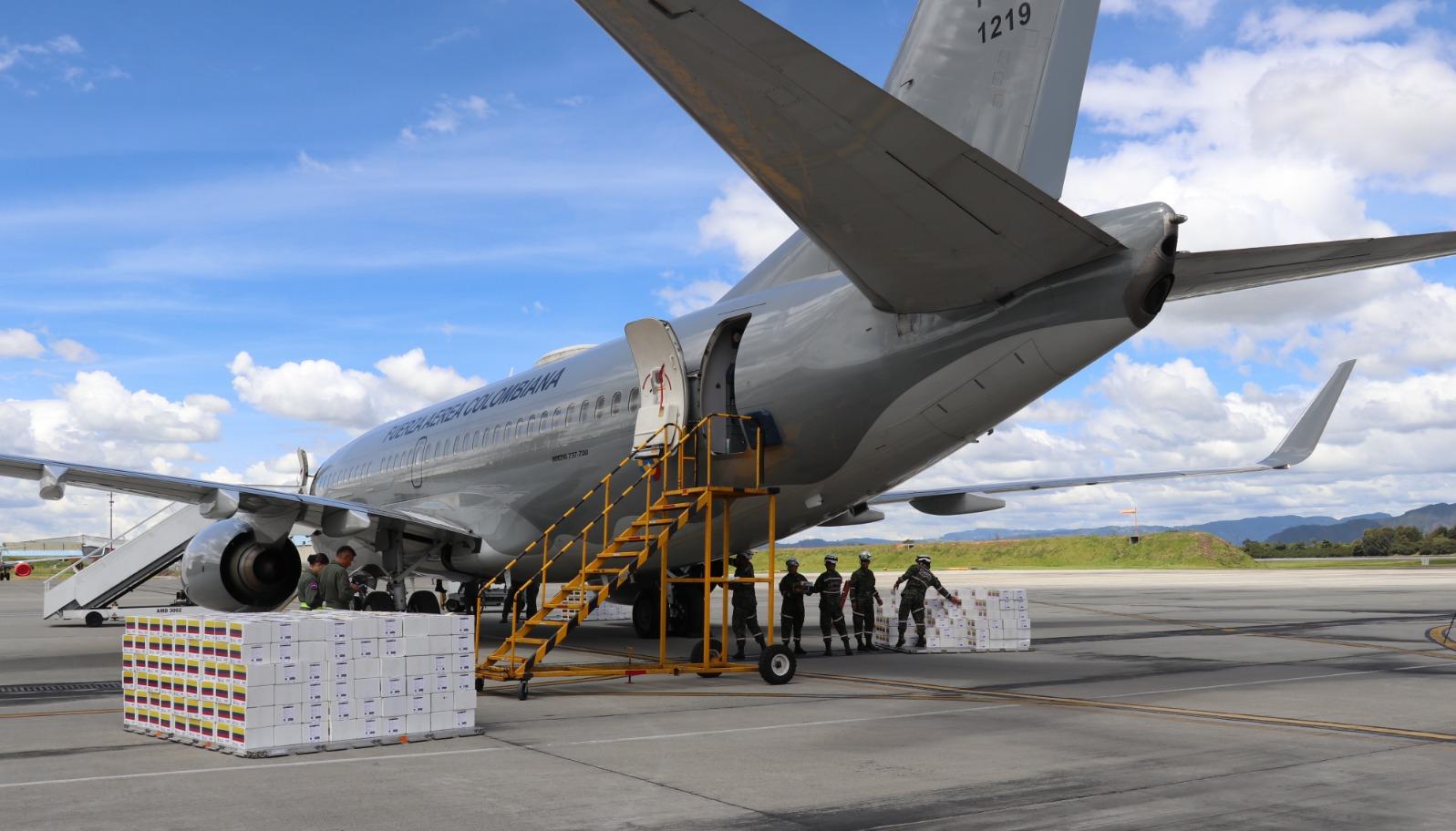 La aeronave Boeing-737 que llevó ayuda humanitaria a México.
