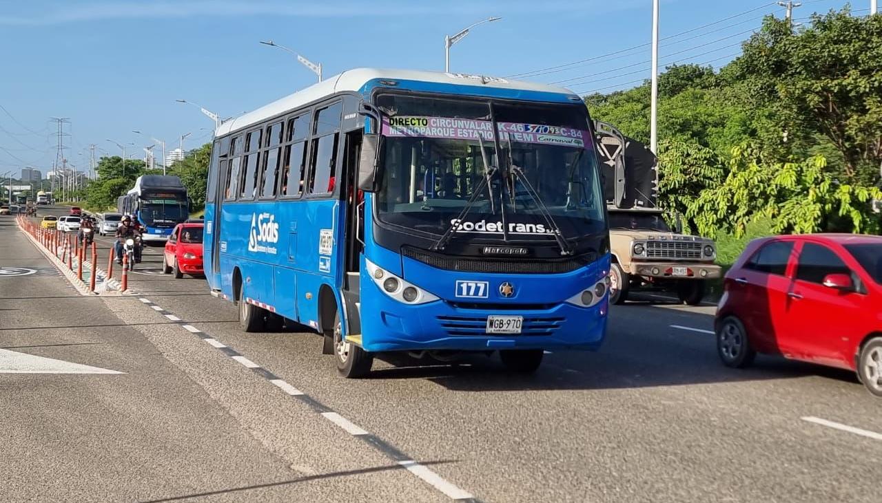 Bus de la empresa Sodis que cubre las rutas uan Mina, Villa de San Pablo y Makro. 