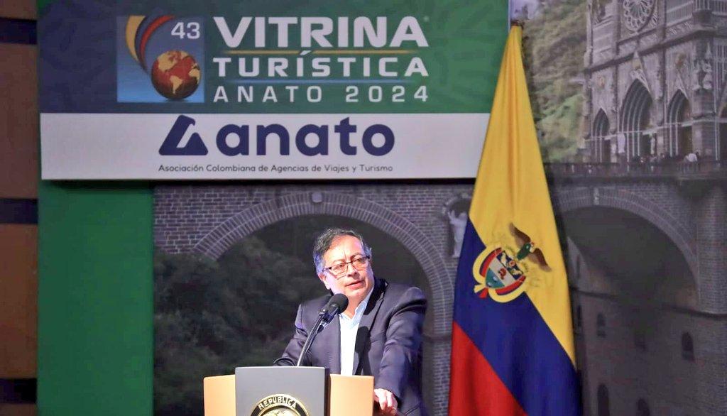 Gustavo Petro en el evento de Anato.