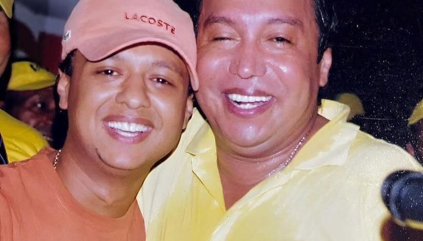 Rafael Santos junto a su padre Diomedes Díaz.