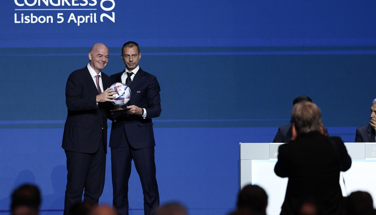Presidente de la FIFA Gianni Infantino junto al presidente de la UEFA Aleksander Ceferin.