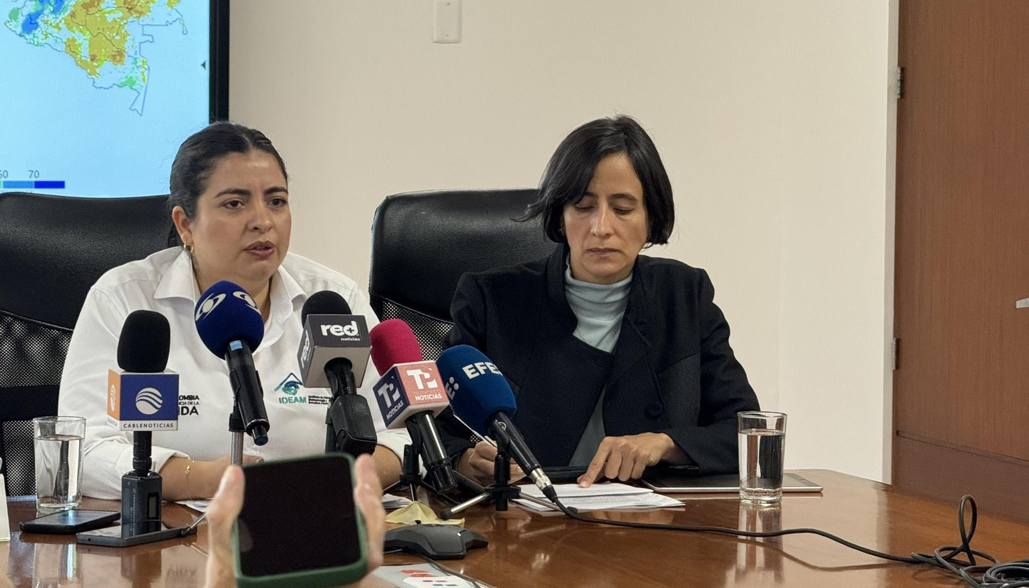 La Directora del Ideam, Ghisliane Echeverry; y la Ministra de Ambiente, Susana Muhamad. 