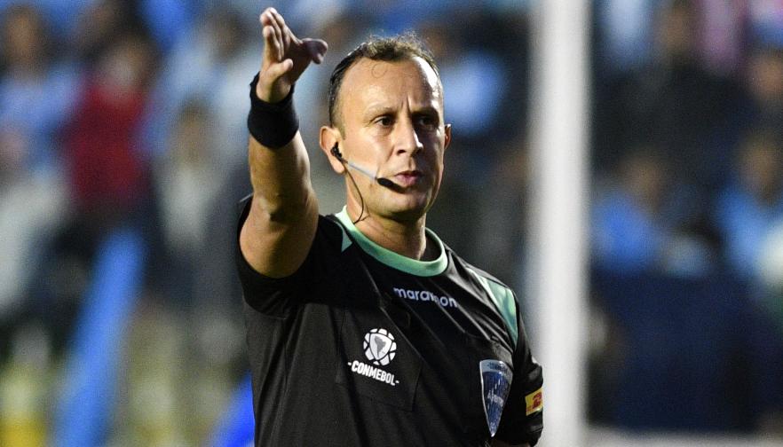 Darío Herrera, árbitro internacional argentino. 