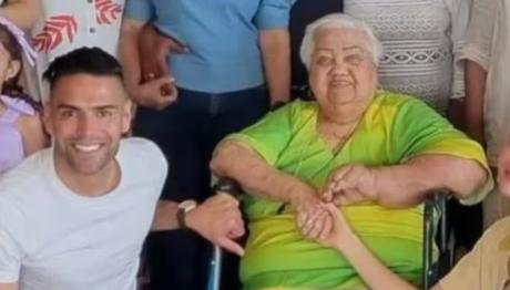 Falcao García y su abuela Dennis King.