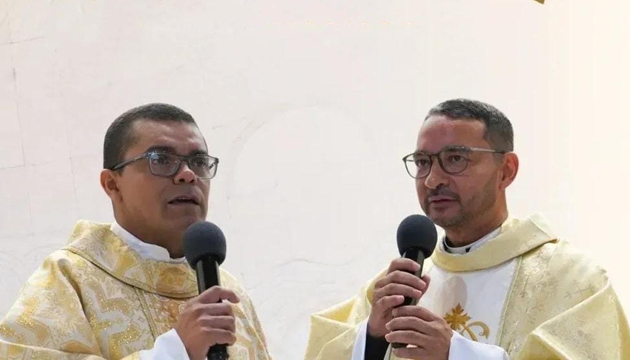 Los sacerdotes Edgar Jesús Mejía Orozco y Dimas Antonio Acuña Jiménez. 