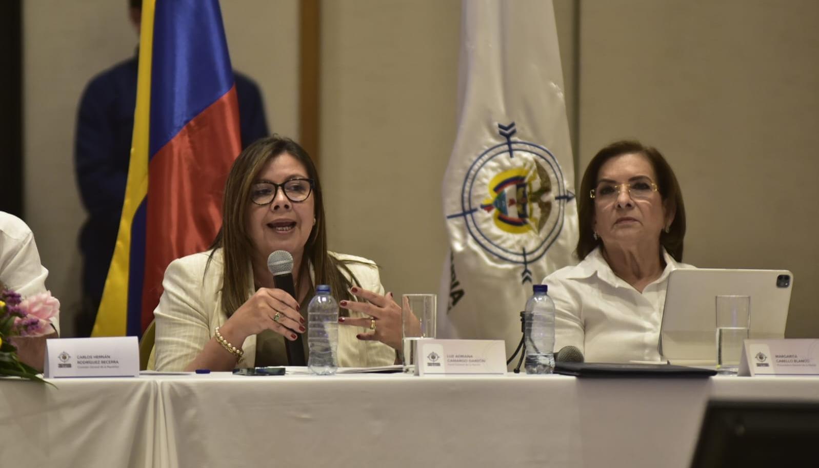 La Fiscal Luz Adriana Camargo y la Procuradora Margarita Cabello.