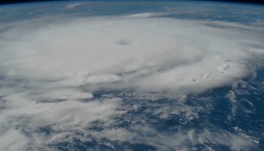 Así se ve el huracán desde el espacio. 